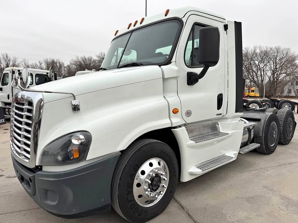 Freightliner CASCADIA 125
