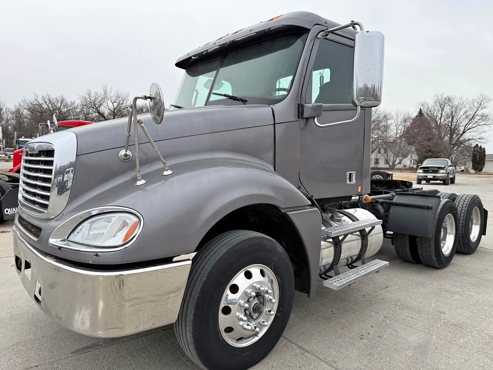 Freightliner COLUMBIA 120