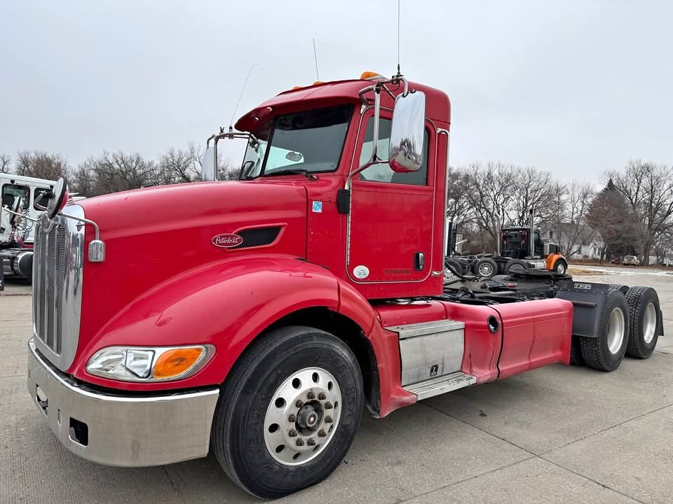 Peterbilt 384