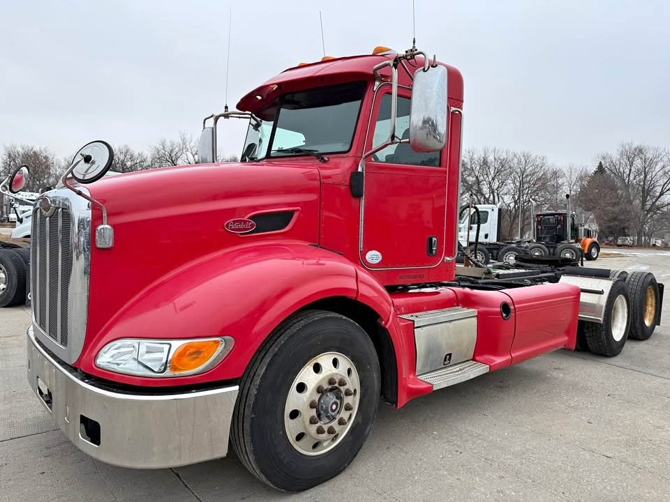 Peterbilt 384