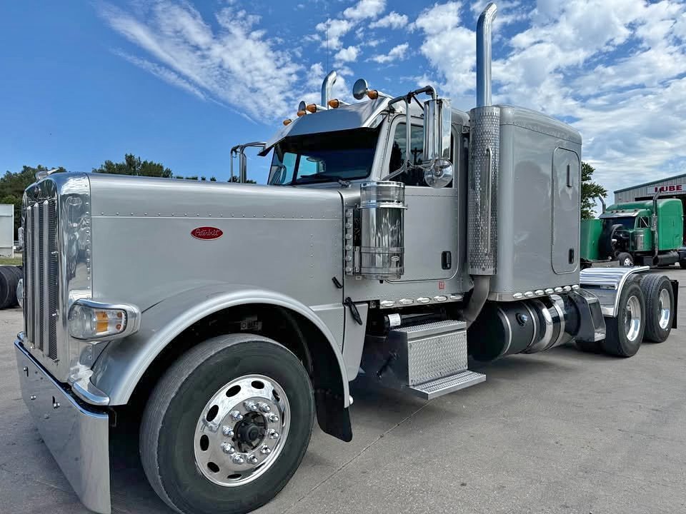 Peterbilt 389