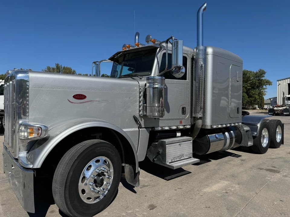 Peterbilt 389