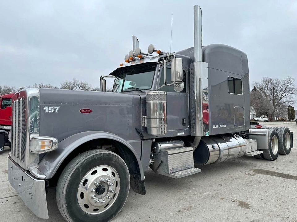Peterbilt 389