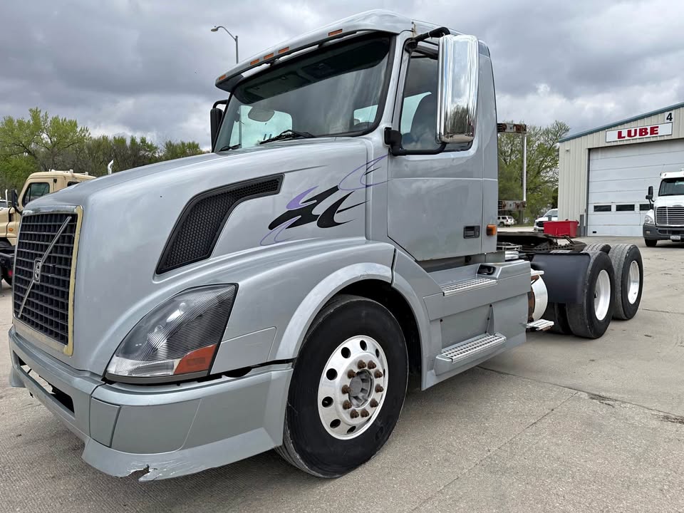 Volvo VNL64T300
