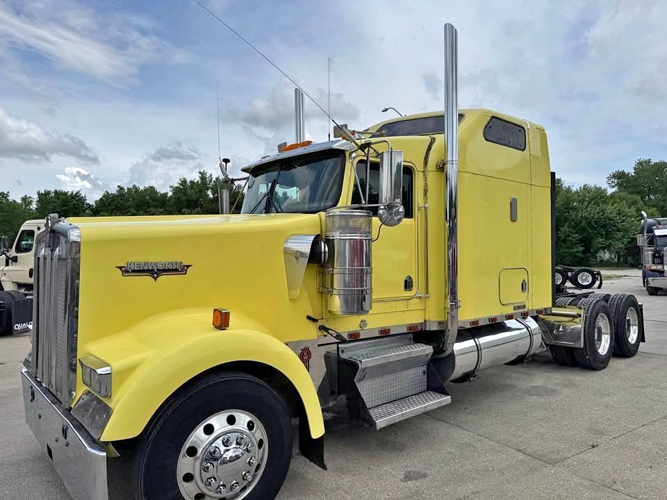 Kenworth W900L