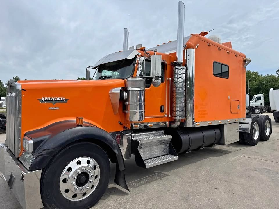 Kenworth W900L