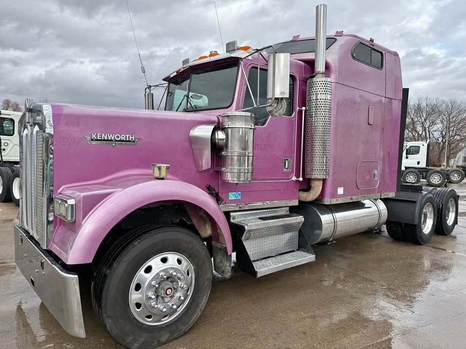 Kenworth W900L