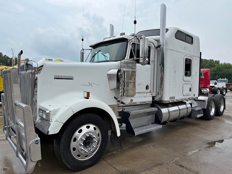 Kenworth W900L