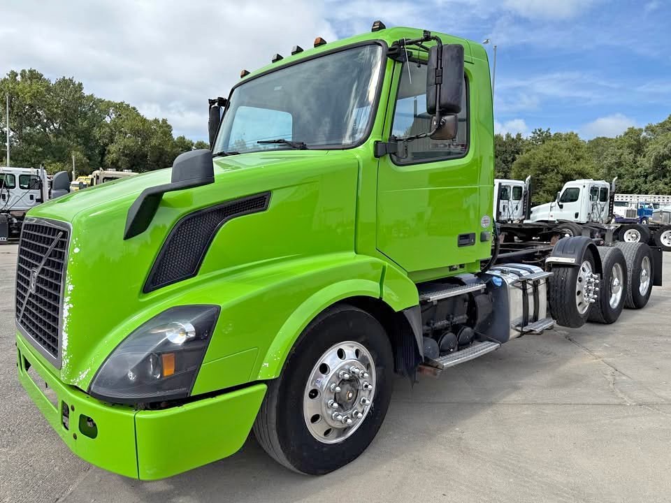 Volvo VNL84T300
