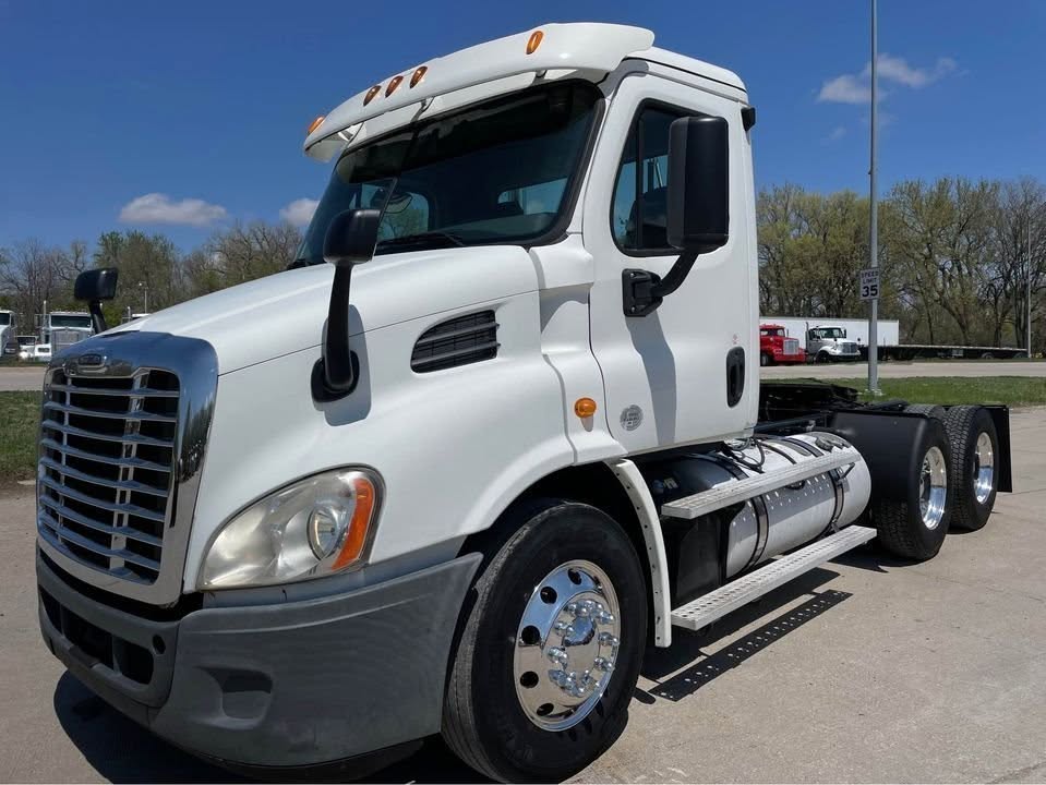 Freightliner CASCADIA 113