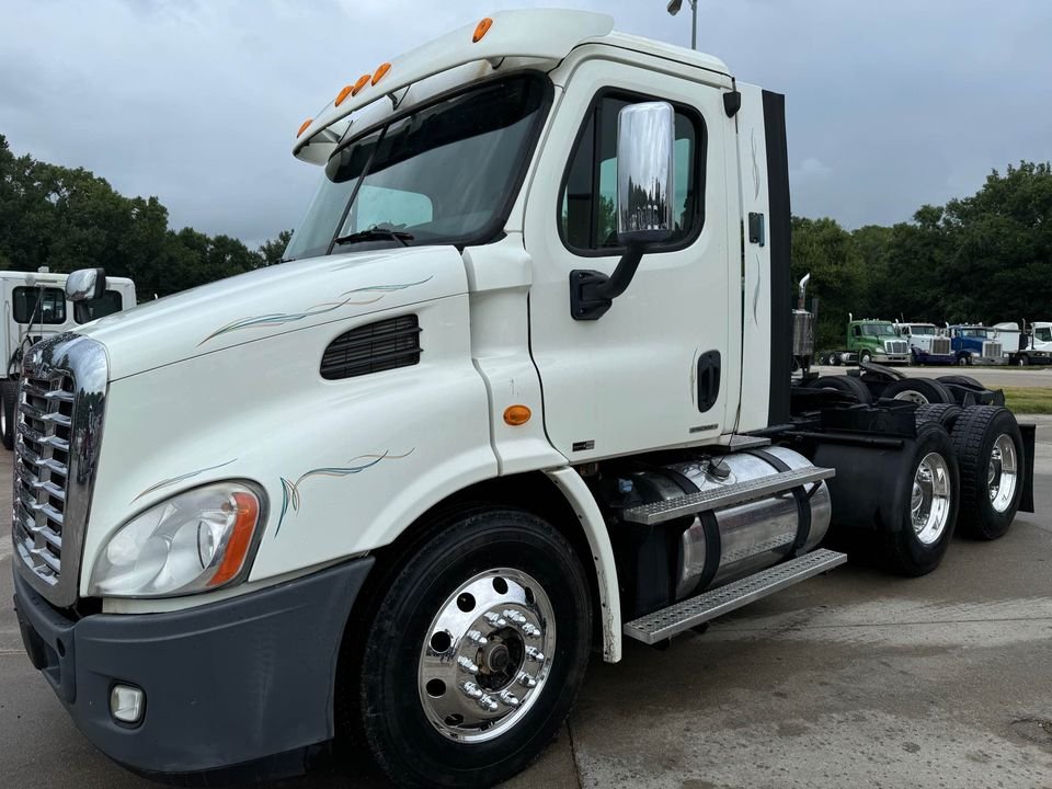 Freightliner CASCADIA 113