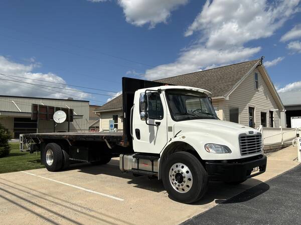Freightliner BUSINESS CLASS M2 106