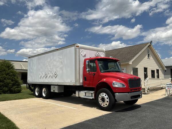 Freightliner BUSINESS CLASS M2 106