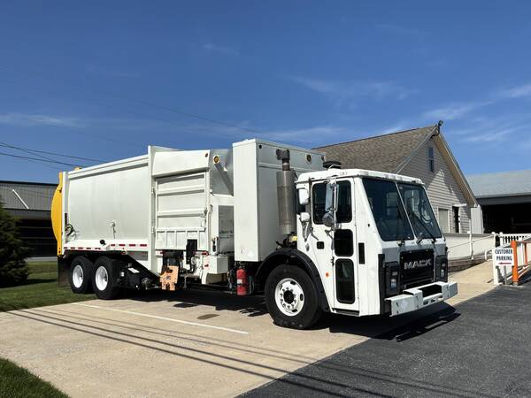 Mack LR633