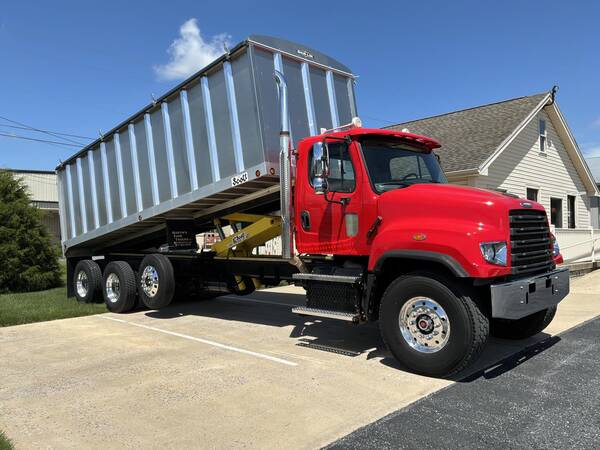 Freightliner 114SD