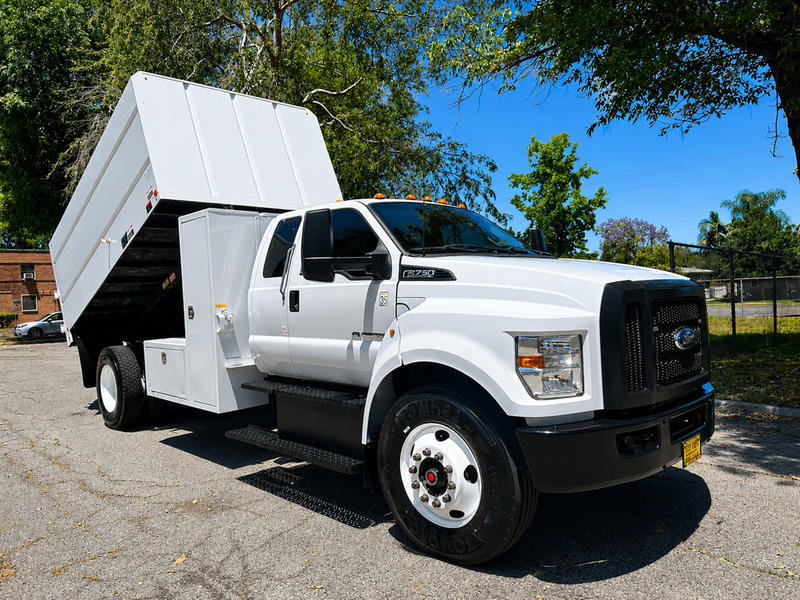 Ford F-750 S.D. Chipper Dump Truck