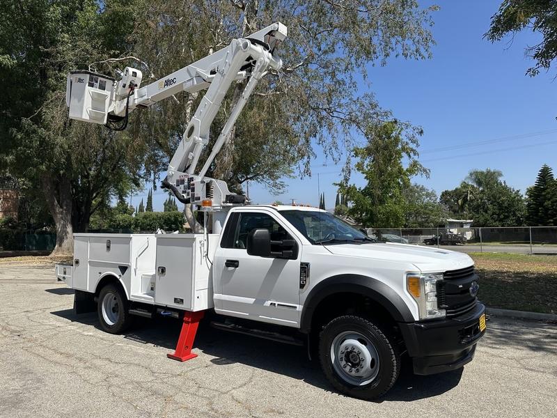 Ford F-550 S.D. Bucket Truck w/ Material Handler
