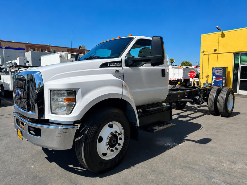 Ford F-750 S.D. Cab & Chassis