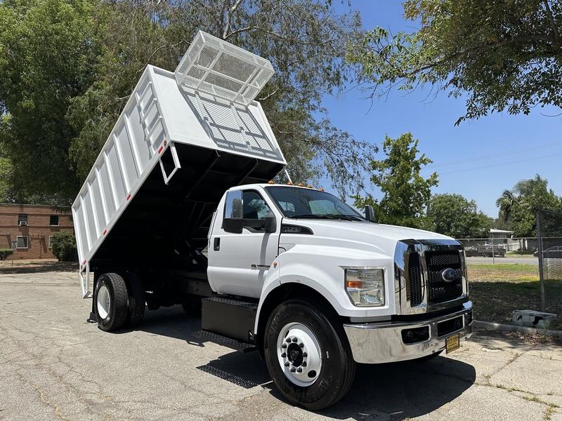 Ford F-750 S.D. Dump Truck