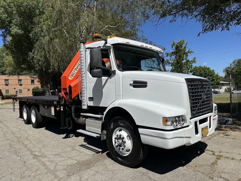Volvo VHD Palfinger PK32080 Knuckle Boom Crane