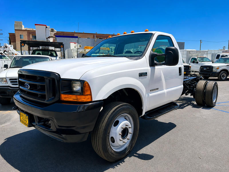 Ford F-550 S.D. Cab & Chassis